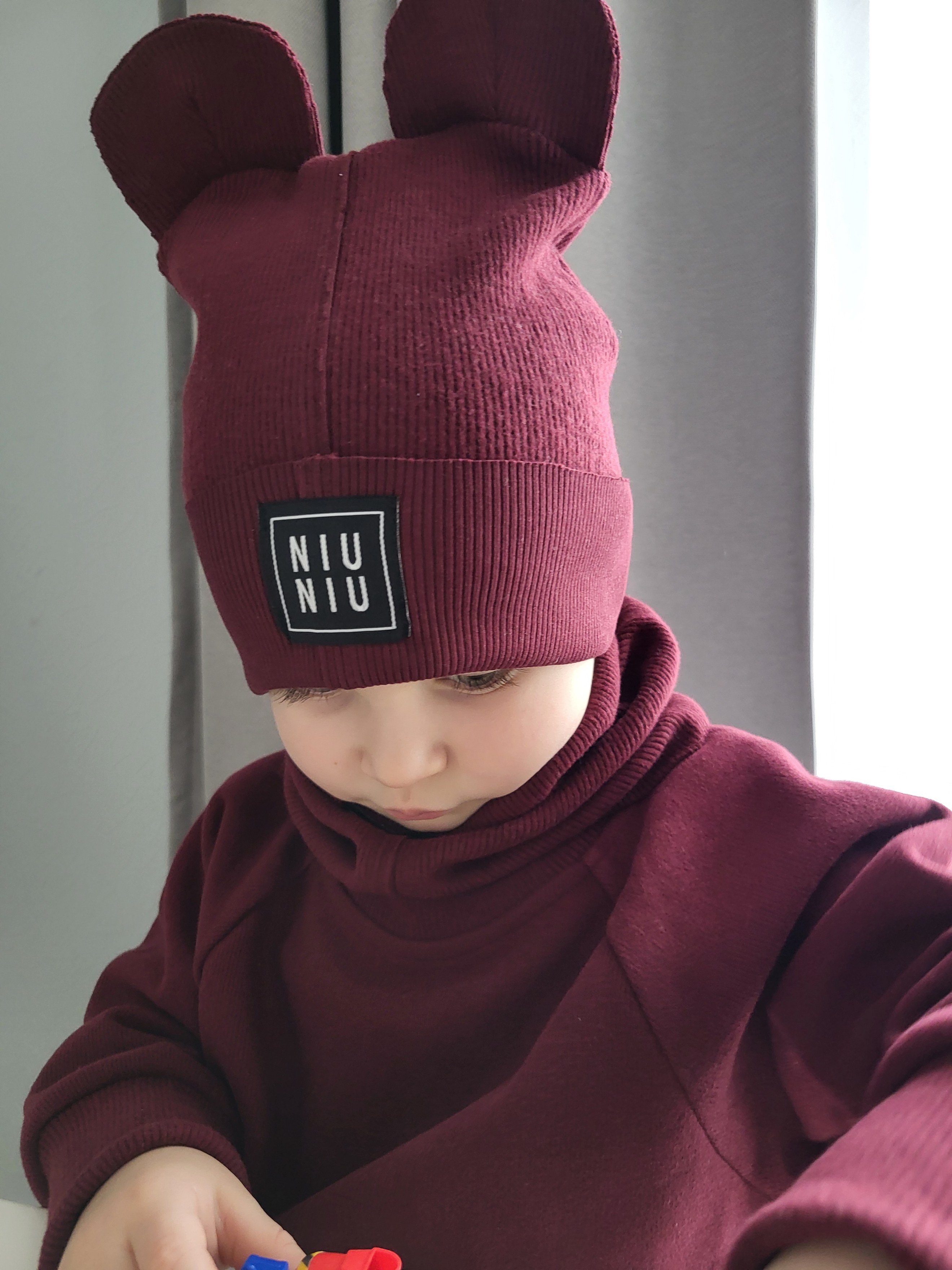 VIENGUBAS "MEŠKIO" KEPURĖS KOMPLEKTAS BURGUNDY