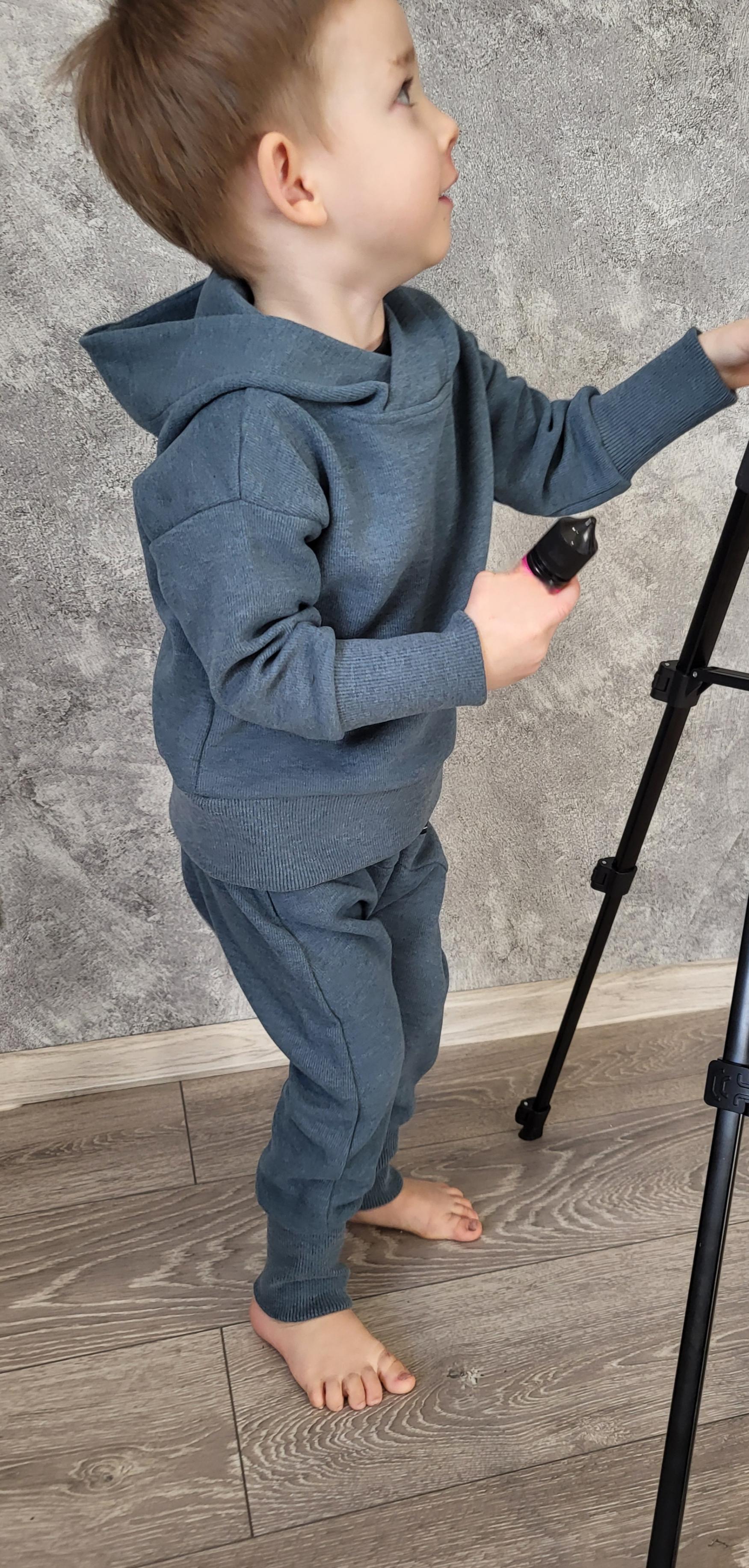 Unisex laisvalaikio komplekto su kapišonu lekalas
