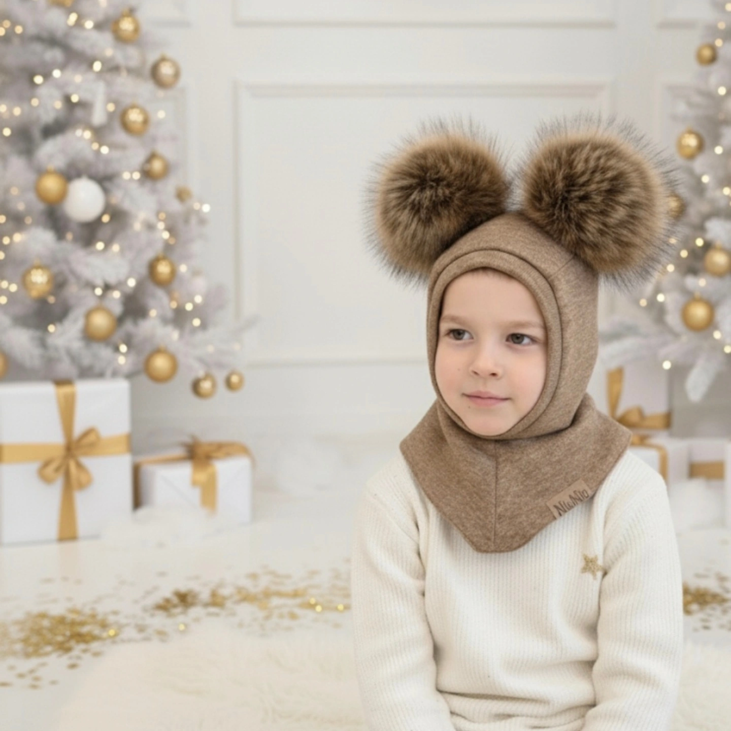 MERINO VILNOS ŠALMUKAS CAMEL "PŪKIS" SU 2 POMPONAIS