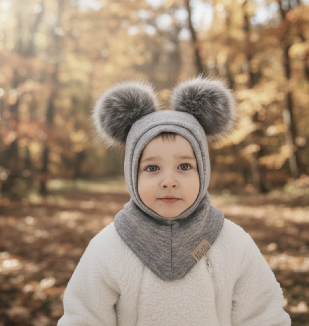 MERINO VILNOS ŠALMUKAS PILKAS "PŪKIS" SU 2 POMPONAIS