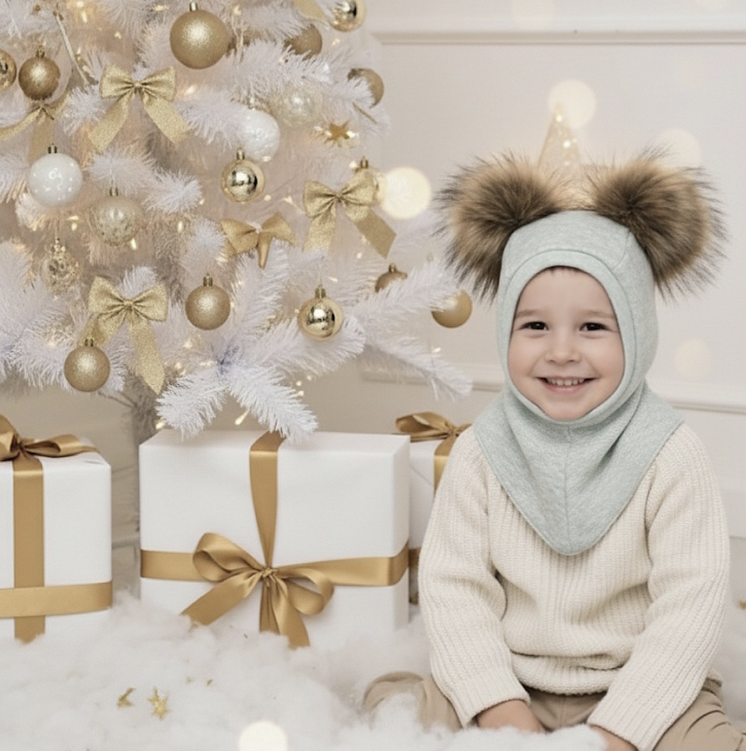 MERINO VILNOS ŠALMUKAS MĖTOS "PŪKIS" SU 2 POMPONAIS